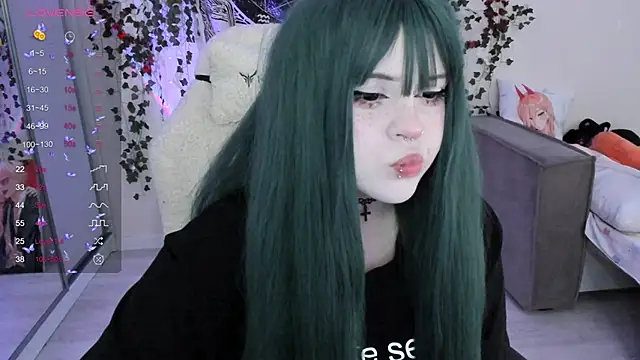 Snapshot of SelenaCute chatting on 09-22-25, 04:58 SelenaCute online show from 09-22-25, 04:58