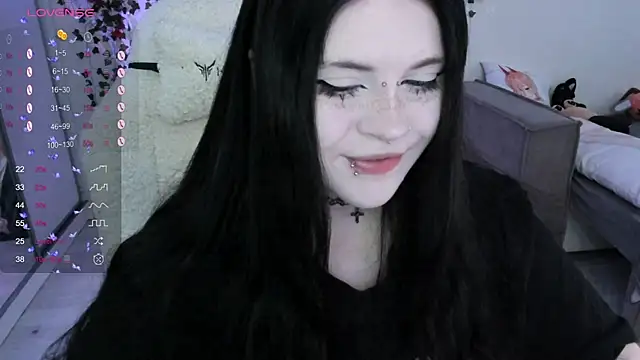 Snapshot of SelenaCute chatting on 10-17-25, 05:32 SelenaCute online show from 10-17-25, 05:32