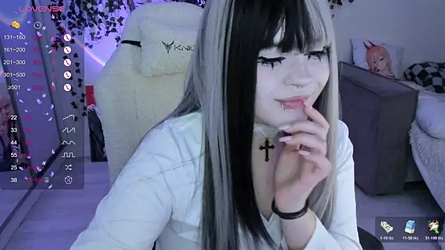 Snapshot of SelenaCute chatting on 10-28-25, 05:00 SelenaCute online show from 10-28-25, 05:00