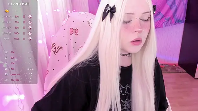 Snapshot of SelenaCute chatting on 06-23-26, 04:32 SelenaCute online show from 06-23-26, 04:32