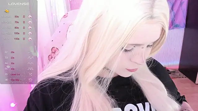 Snapshot of SelenaCute chatting on 06-29-26, 11:43 SelenaCute online show from 06-29-26, 11:43