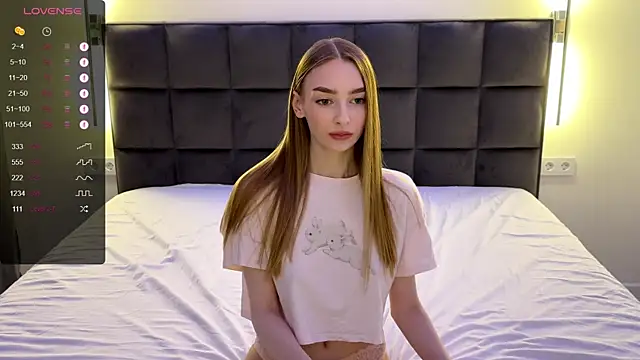 Snapshot of NotElis chatting on 03-10-25, 04:03 NotElis online show from 03-10-25, 04:03