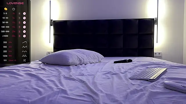 Snapshot of NotElis chatting on 03-17-25, 03:40 NotElis online show from 03-17-25, 03:40