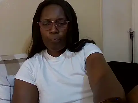Snapshot of Malaika_Nkosi chatting on 09-11-25, 10:26 Malaika Nkosi online show from 09-11-25, 10:26