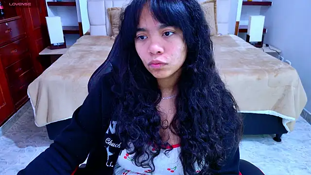 laureentt  online show from 10-09-25, 03:04