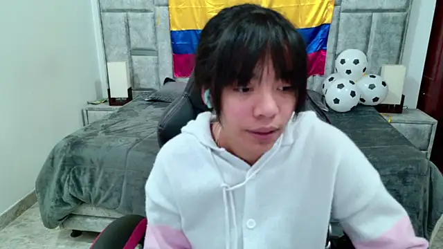 Snapshot of laureentt_ chatting on 06-22-26, 03:36 laureentt online show from 06-22-26, 03:36