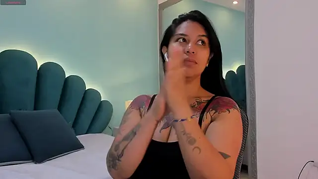 sharlott18 online show from 04-16-26, 12:39