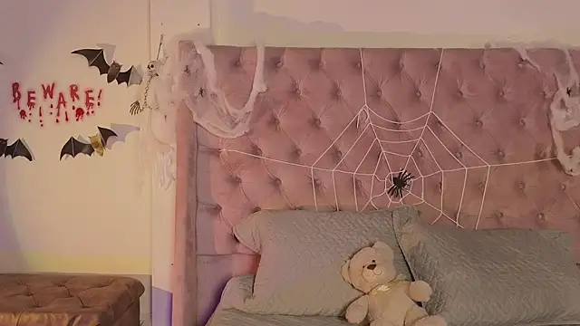 Snapshot of _Linoshka_1 chatting on 10-30-25, 09:48 Linoshka 1 online show from 10-30-25, 09:48