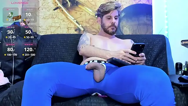 Snapshot of johny_bluexxx chatting on 10-08-25, 03:53 johny bluexxx online show from 10-08-25, 03:53