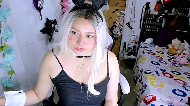 SofiaOlivares online show from 10-24-25, 05:42