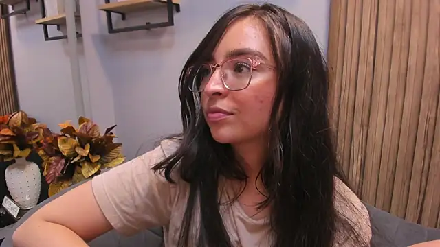 Snapshot of Eva_Macalliter chatting on 12-28-24, 02:21 Eva Macalliter online show from 12-28-24, 02:21