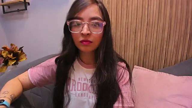 Snapshot of Eva_Macalliter chatting on 01-08-25, 02:46 Eva Macalliter online show from 01-08-25, 02:46