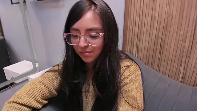 Snapshot of Eva_Macalliter chatting on 01-22-25, 06:31 Eva Macalliter online show from 01-22-25, 06:31