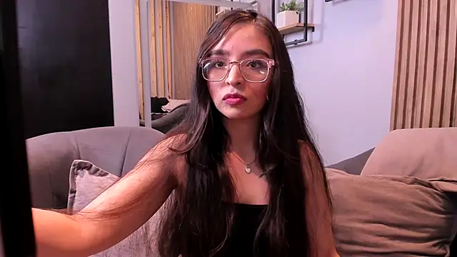 Snapshot of Eva_Macalliter chatting on 11-15-25, 03:15 Eva Macalliter online show from 11-15-25, 03:15