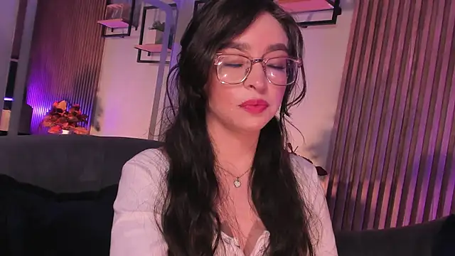 Eva Macalliter online show from 04-19-26, 03:17