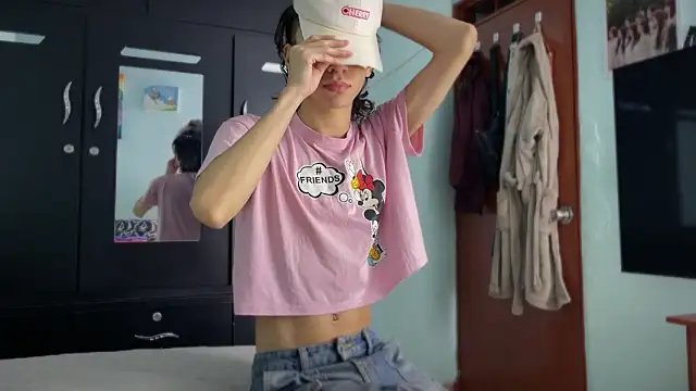 Snapshot of imcoltonalvin chatting on 10-17-25, 11:07 imcoltonalvin online show from 10-17-25, 11:07