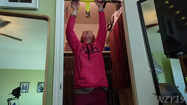 Linzy 19 online show from 01-30-25, 08:42