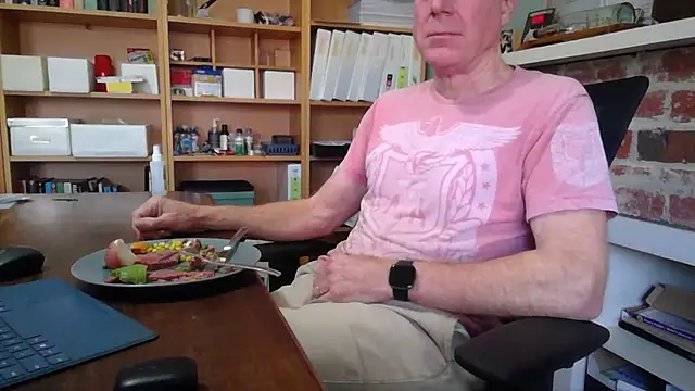 Snapshot of jiggy77777 chatting on 10-15-25, 02:01 jiggy77777 online show from 10-15-25, 02:01