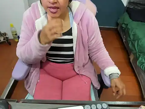 Snapshot of daleska_ayala_1 chatting on 09-24-25, 08:45 daleska ayala 1 online show from 09-24-25, 08:45