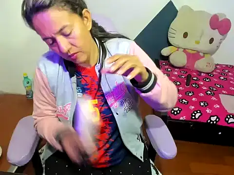 Snapshot of daleska_ayala_1 chatting on 11-06-25, 10:32 daleska ayala 1 online show from 11-06-25, 10:32