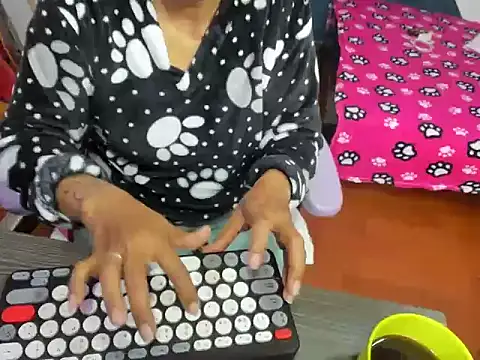 Snapshot of daleska_ayala_1 chatting on 11-14-25, 03:11 daleska ayala 1 online show from 11-14-25, 03:11