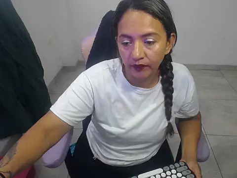 Snapshot of daleska_ayala_1 chatting on 11-28-25, 09:28 daleska ayala 1 online show from 11-28-25, 09:28