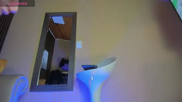 emily roberts1 online show from 12-24-24, 03:38