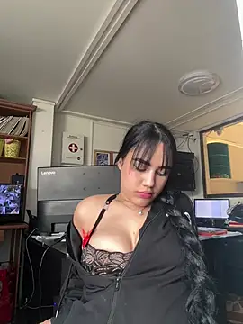 emily roberts1 online show from 01-28-25, 06:39