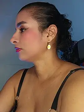Snapshot of Alizon_1 chatting on 07-11-26, 06:21 Alizon 1 online show from 07-11-26, 06:21