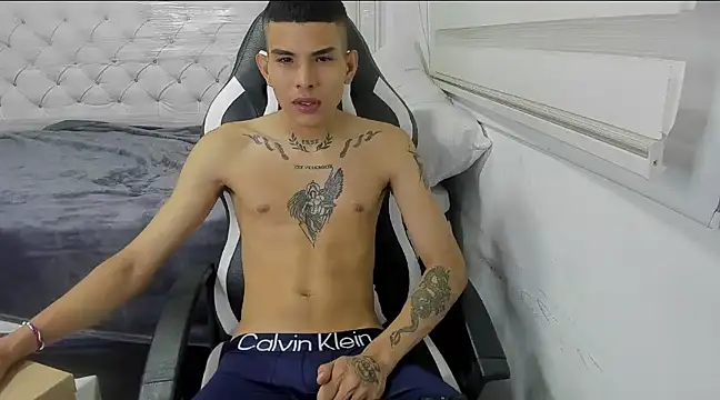 Snapshot of hot_king20 chatting on 02-17-25, 07:21 hot king20 online show from 02-17-25, 07:21