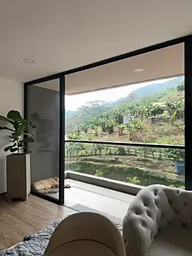 Helenbronwx online show from 02-02-25, 03:39