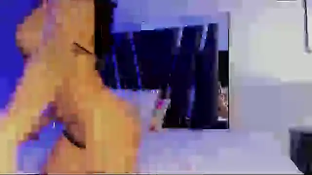 Snapshot of HollyEvanz chatting on 09-25-25, 12:03 HollyEvanz online show from 09-25-25, 12:03