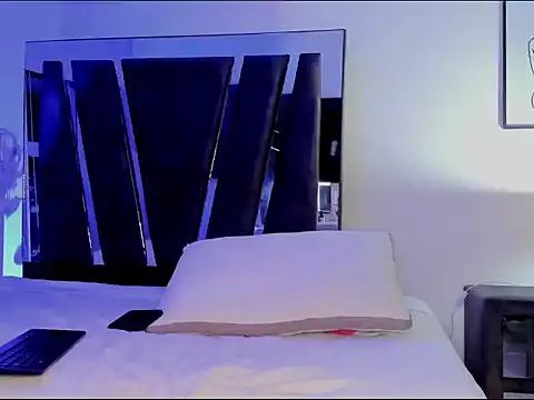 Snapshot of HollyEvanz chatting on 09-27-25, 01:21 HollyEvanz online show from 09-27-25, 01:21