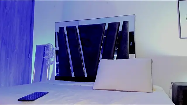 Snapshot of HollyEvanz chatting on 09-28-25, 11:54 HollyEvanz online show from 09-28-25, 11:54