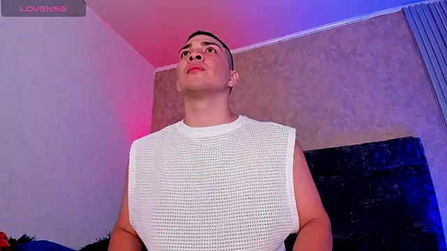 Snapshot of JUANDIAMONDS98 chatting on 02-25-25, 12:55 JUANDIAMONDS98 online show from 02-25-25, 12:55