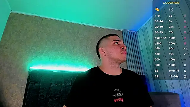 Snapshot of JUANDIAMONDS98 chatting on 03-15-25, 12:56 JUANDIAMONDS98 online show from 03-15-25, 12:56