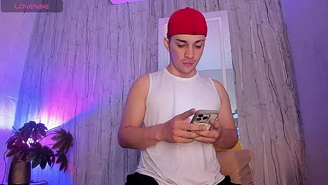 Snapshot of JUANDIAMONDS98 chatting on 10-23-25, 01:10 JUANDIAMONDS98 online show from 10-23-25, 01:10