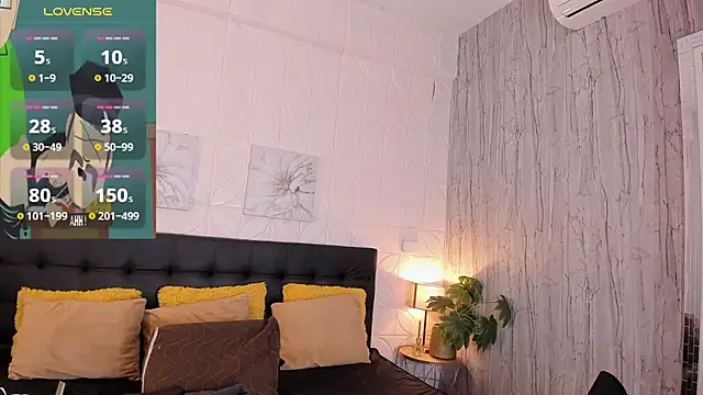 Snapshot of JUANDIAMONDS98 chatting on 11-24-25, 01:33 JUANDIAMONDS98 online show from 11-24-25, 01:33