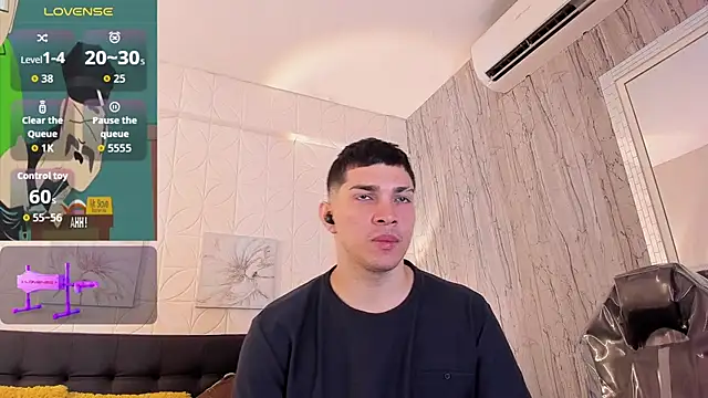 Snapshot of JUANDIAMONDS98 chatting on 11-25-25, 01:33 JUANDIAMONDS98 online show from 11-25-25, 01:33