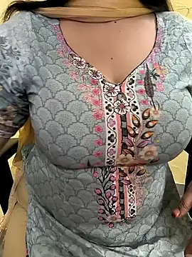 Snapshot of lovely_zara chatting on 01-30-25, 04:55 lovely zara online show from 01-30-25, 04:55