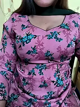 Snapshot of lovely_zara chatting on 01-31-25, 06:36 lovely zara online show from 01-31-25, 06:36