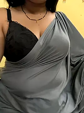 Snapshot of lovely_zara chatting on 02-06-25, 05:35 lovely zara online show from 02-06-25, 05:35