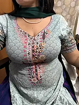 Snapshot of lovely_zara chatting on 02-24-25, 06:16 lovely zara online show from 02-24-25, 06:16