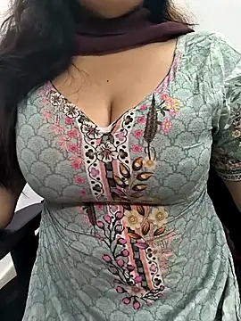 Snapshot of lovely_zara chatting on 10-19-25, 12:55 lovely zara online show from 10-19-25, 12:55