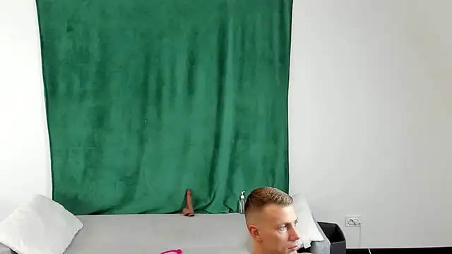 Snapshot of Georgearmwrestler chatting on 12-18-24, 04:17 Georgearmwrestler online show from 12-18-24, 04:17