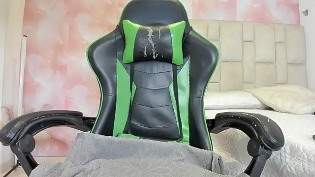 aida rose  online show from 04-13-26, 08:58