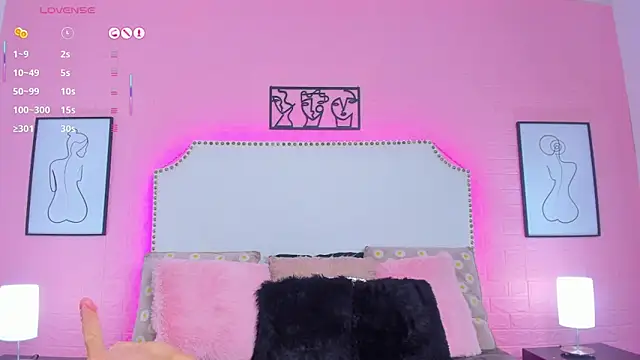 Snapshot of charlotte_kisss chatting on 10-15-25, 07:36 charlotte kisss online show from 10-15-25, 07:36