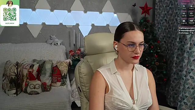 Snapshot of HarleyDeess chatting on 12-21-24, 11:45 HarleyDeess online show from 12-21-24, 11:45