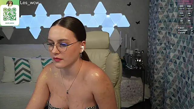 Snapshot of HarleyDeess chatting on 02-20-25, 01:57 HarleyDeess online show from 02-20-25, 01:57
