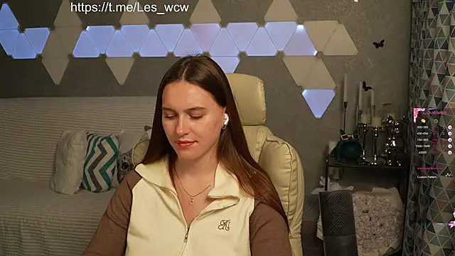 Snapshot of HarleyDeess chatting on 11-02-25, 10:45 HarleyDeess online show from 11-02-25, 10:45